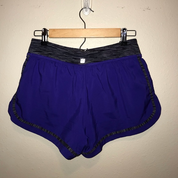 Athletic shorts - Picture 2 of 3